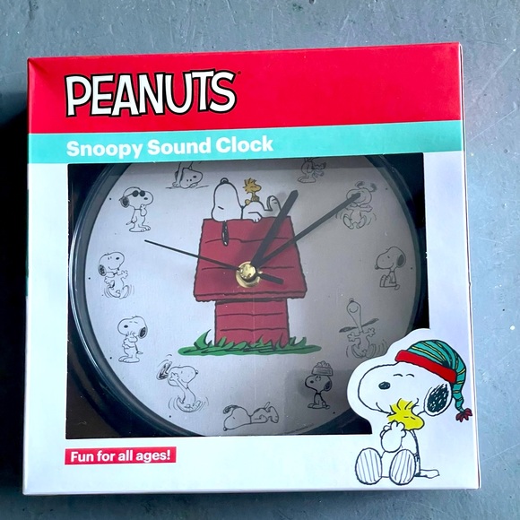 Peanuts Wall Decor Peanuts Snoopy Sounds Clock Nwt Poshmark